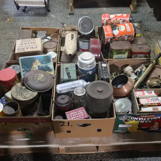 Pallet Lot Tins Ect