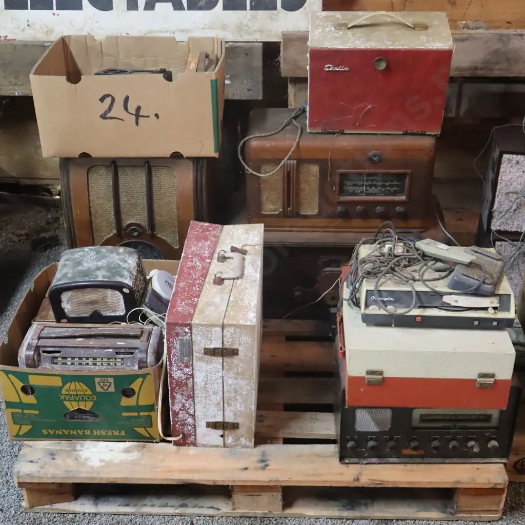 Pallet Lot Radios Image 1++