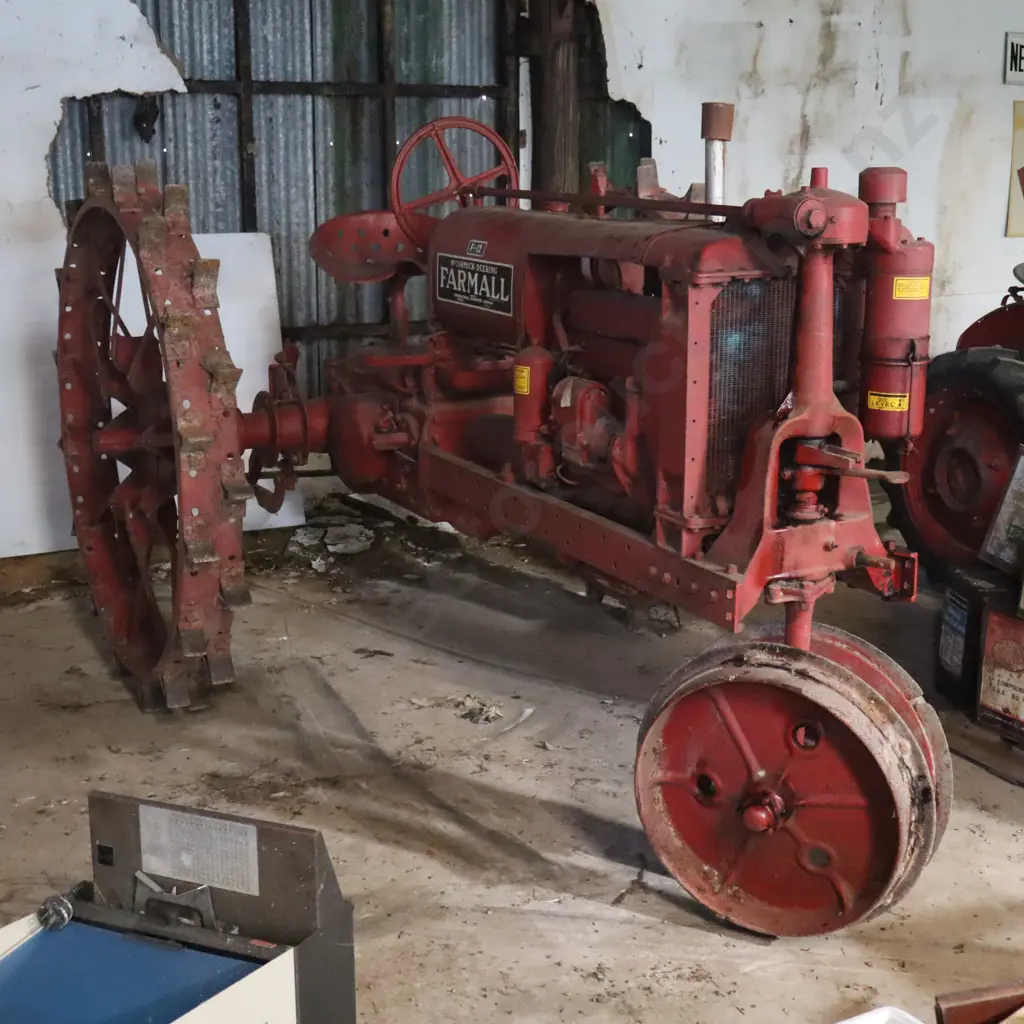 Farmall F12 Tractor Image 1++