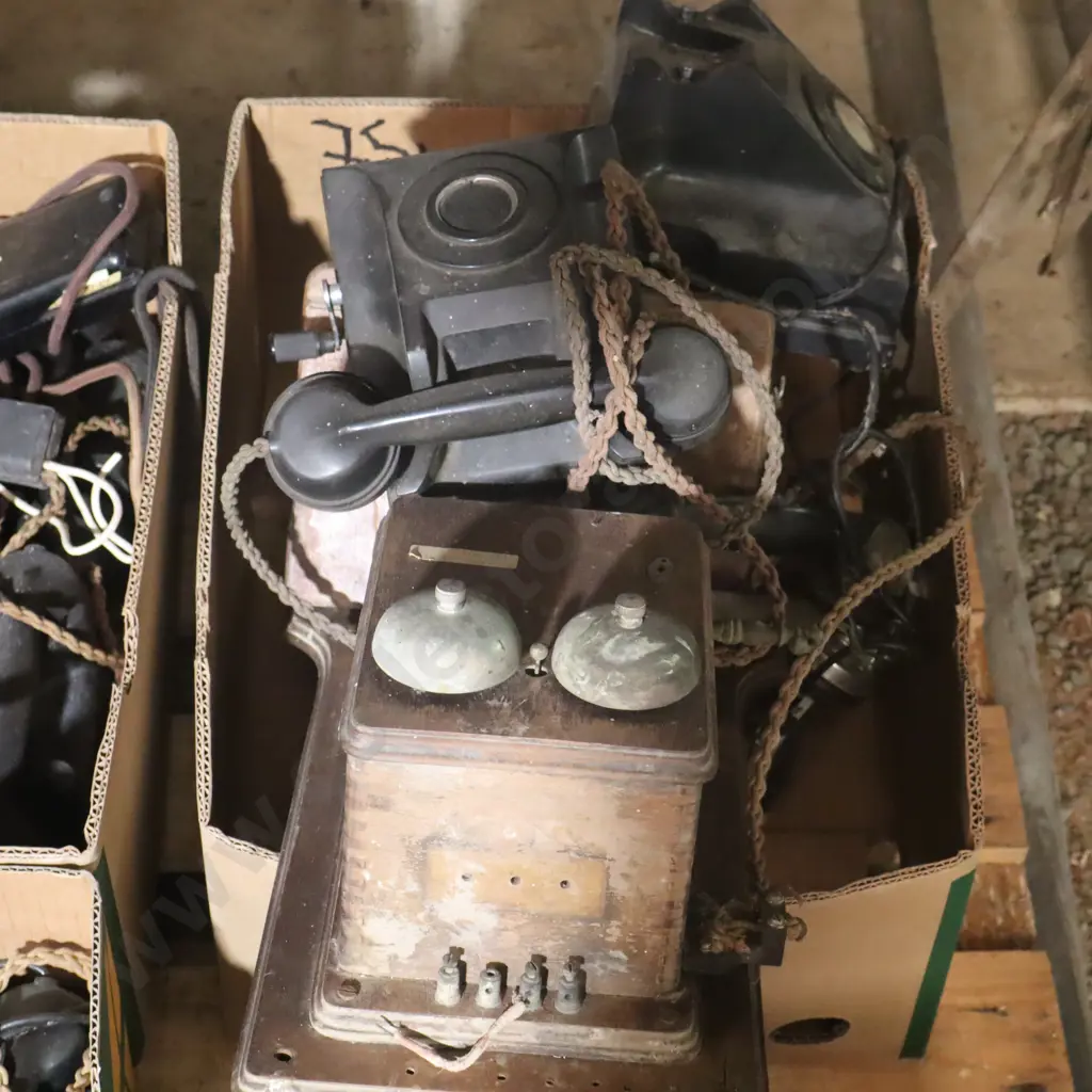 Box Lot Telephones #11 Image 1++