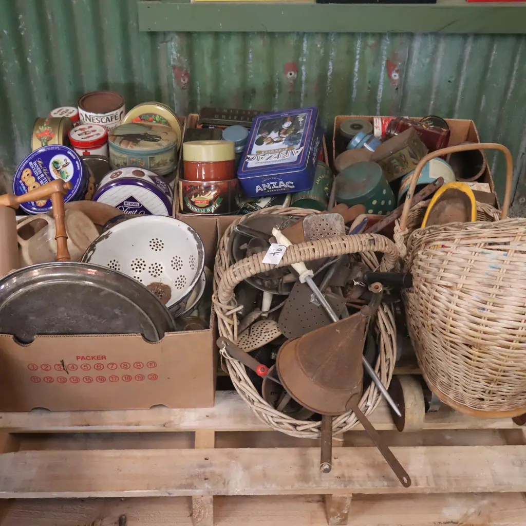 Pallet Of Collectrables, Kitchen Image 1++