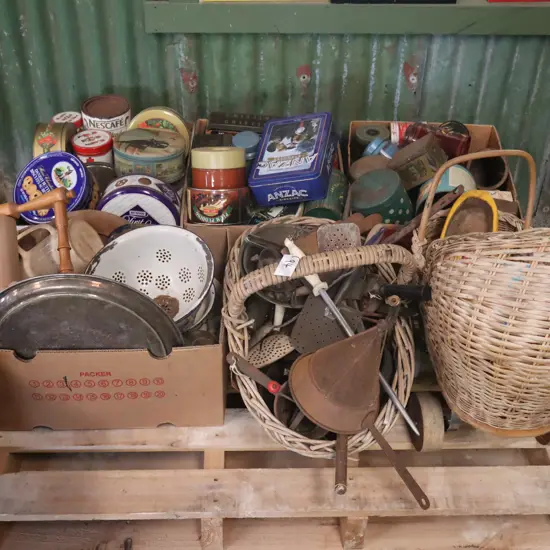 Pallet Of Collectrables, Kitchen