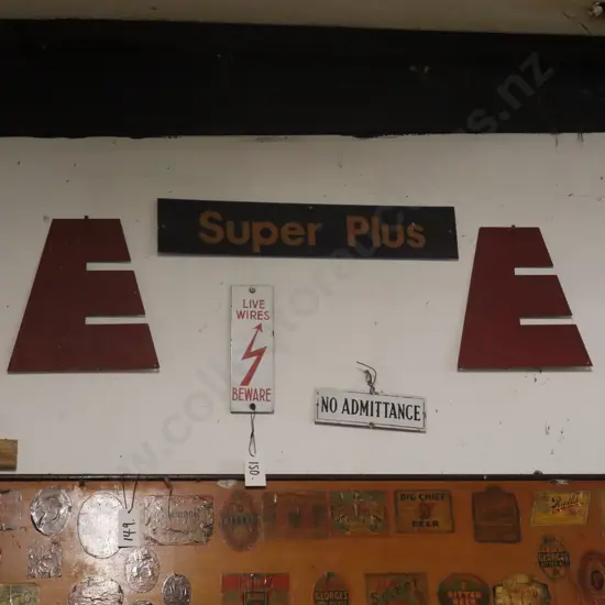 5X Signs Europa, Super Plus, Live Wires, No Admittance
