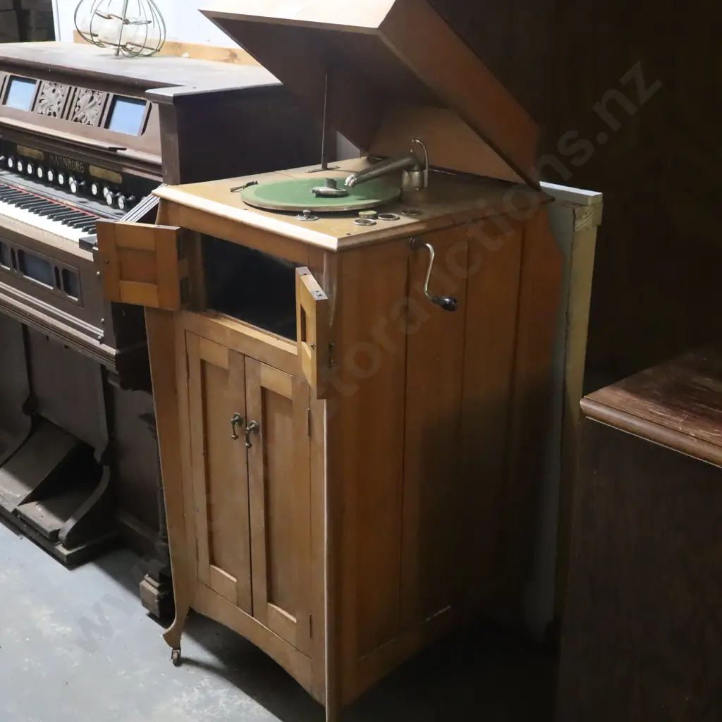 La Gloria Gramaphone Image 1++