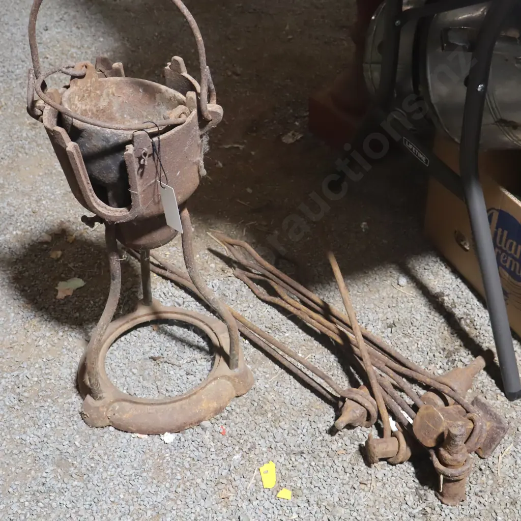 Black Smith Tools, Cast Iron Glue Pot Image 1++