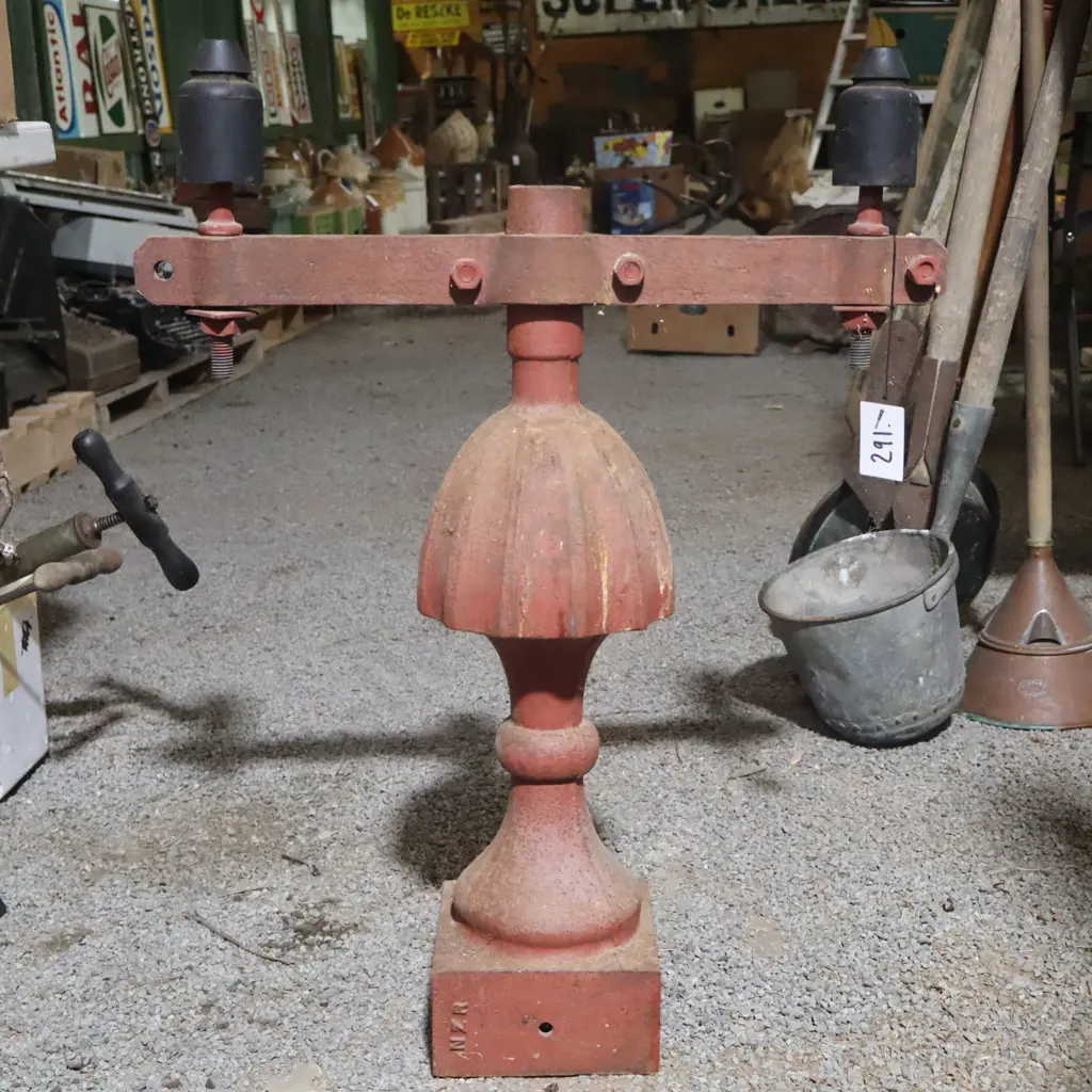 NZR Stamped Cast Iron Insulated Bracket?? Image 1++