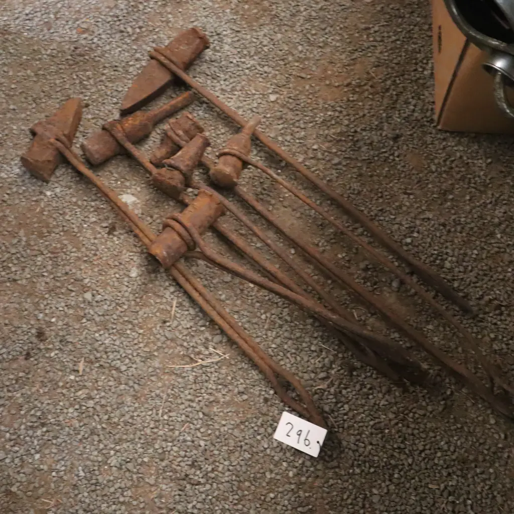 Black Smiths Tools Image 1++