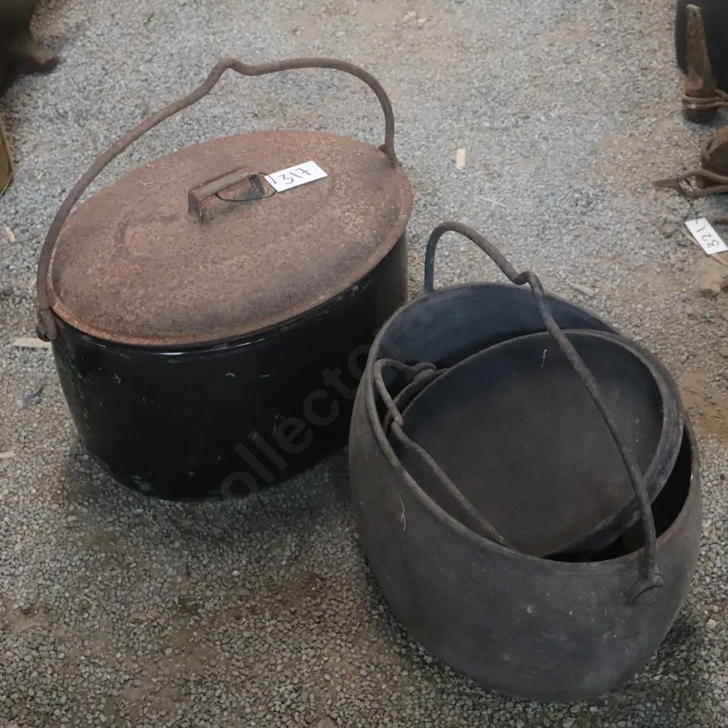 Large Camp Ovens Image 1++