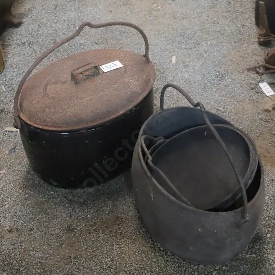 Large Camp Ovens