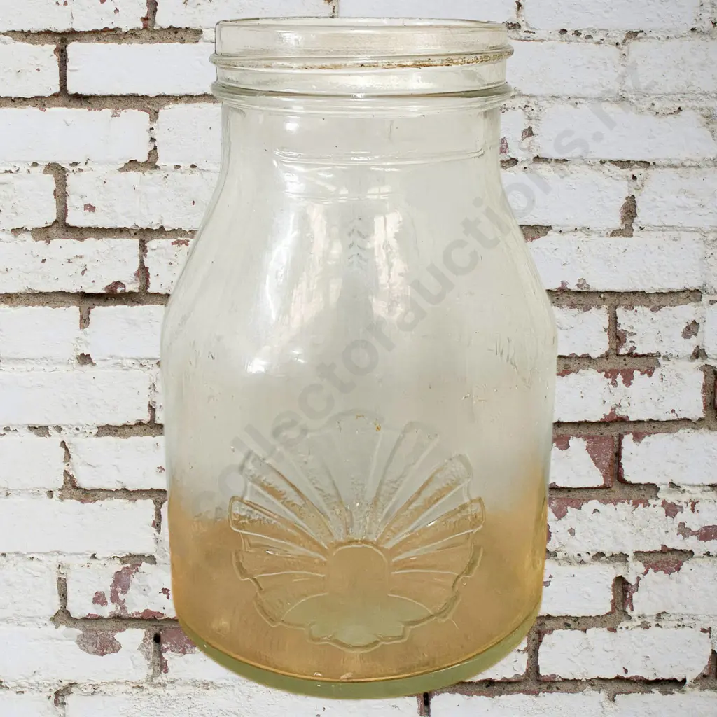 Shell Pint Oil Bottle Image 1++