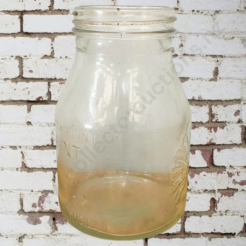 Shell Pint Oil Bottle Image 1++