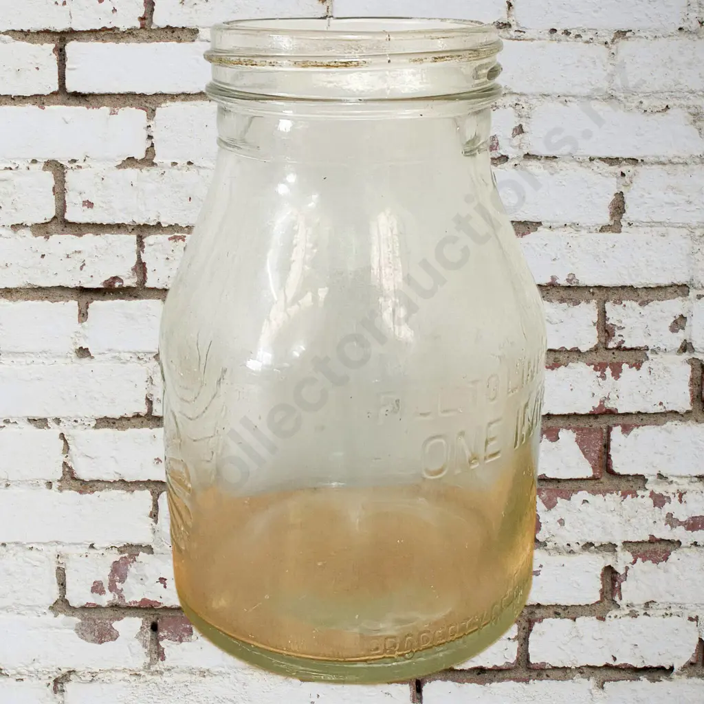Shell Pint Oil Bottle Image 1++