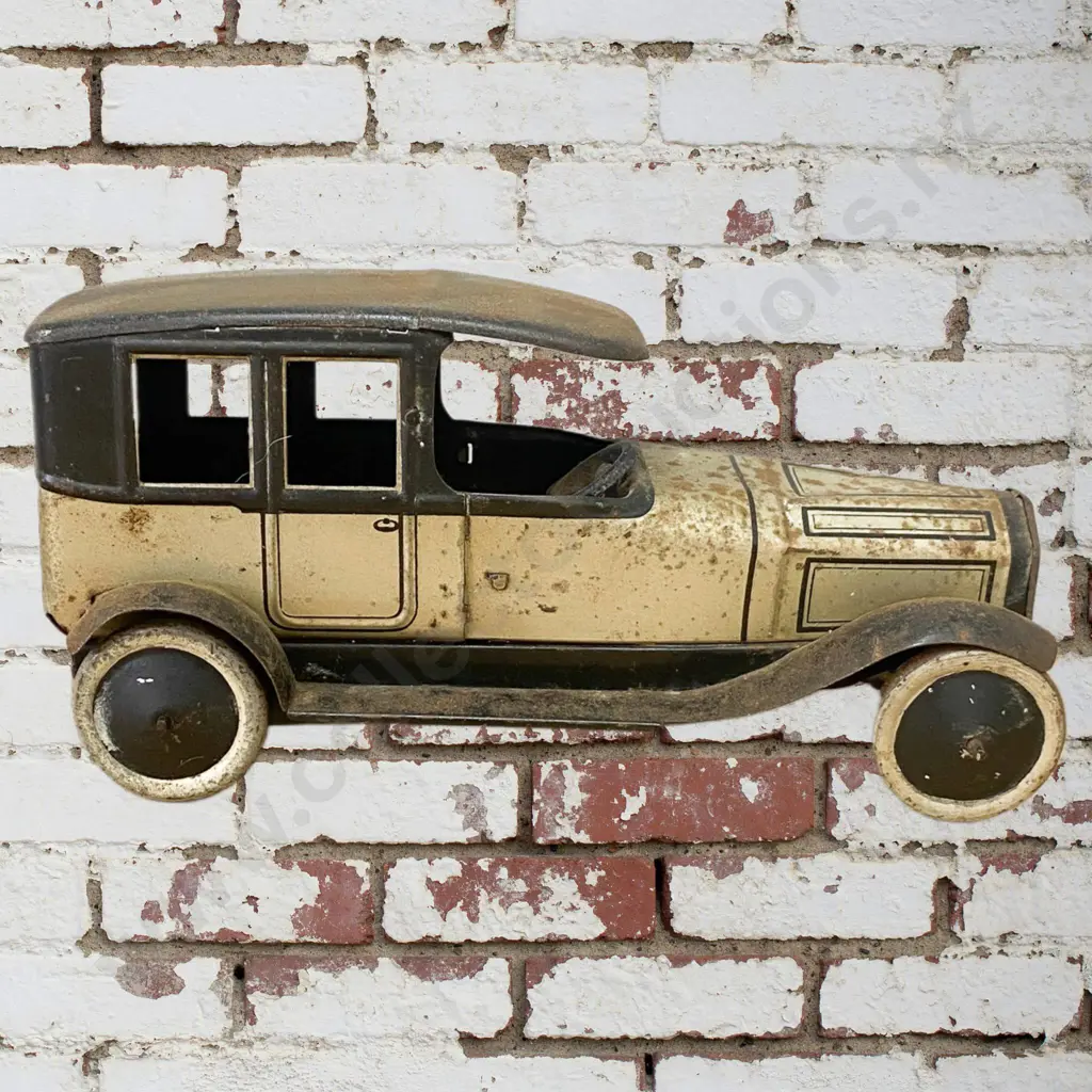 Tin Plate Town Car Image 1++