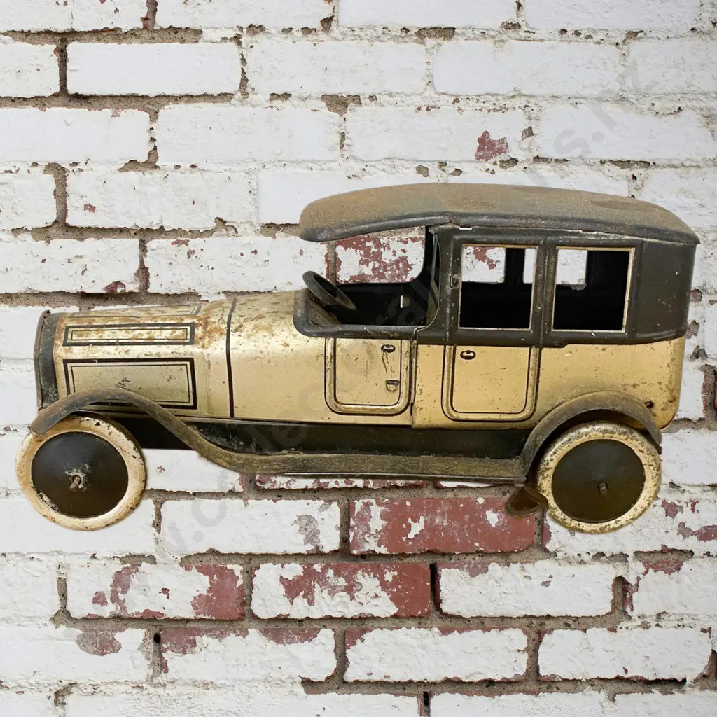 Tin Plate Town Car Image 1++