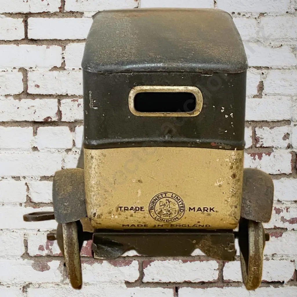 Tin Plate Town Car Image 1++