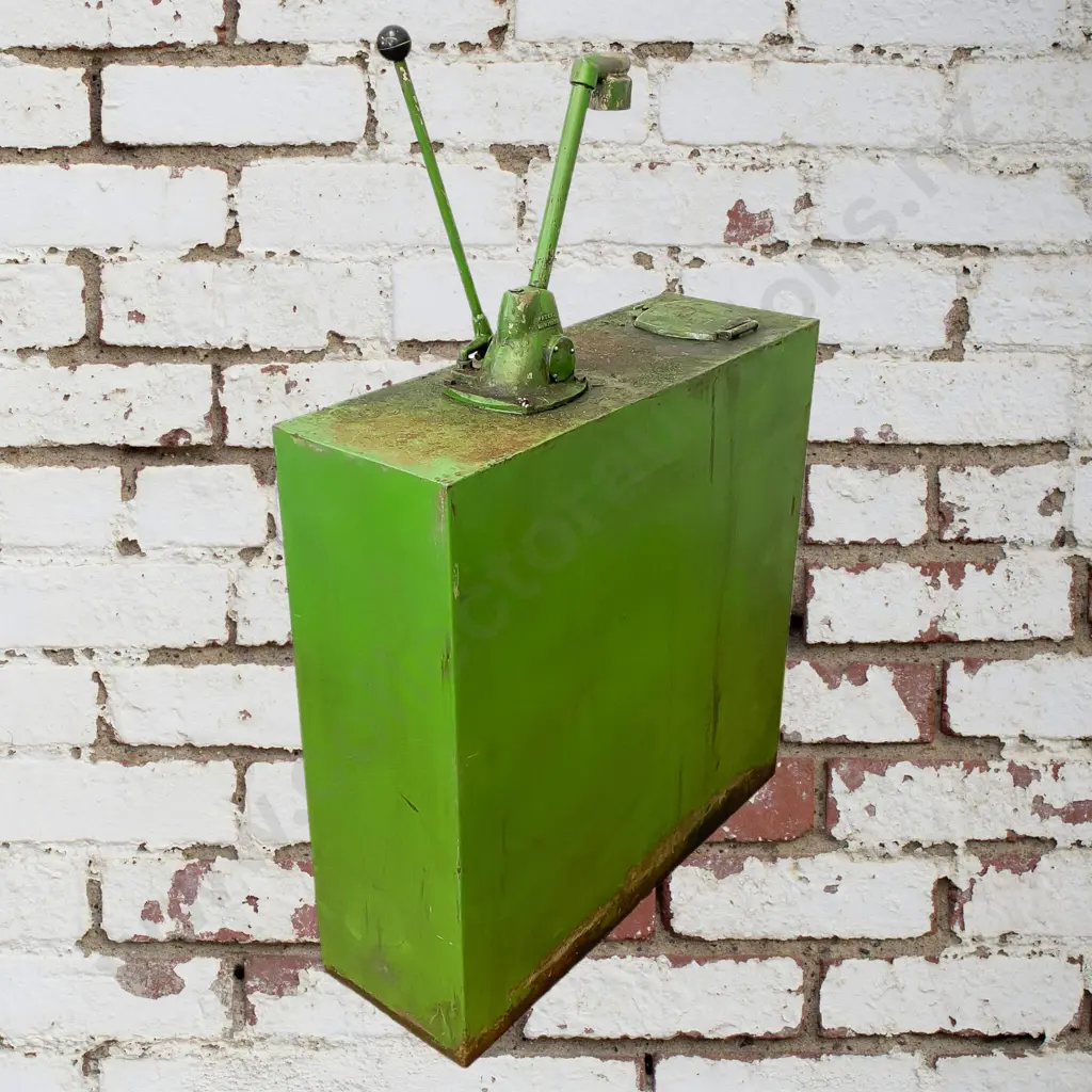 Larger Castrol Oil Pump Image 1++