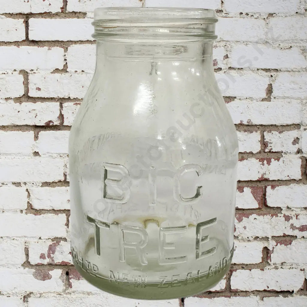 Big Tree Oil Bottle Pint Image 1++