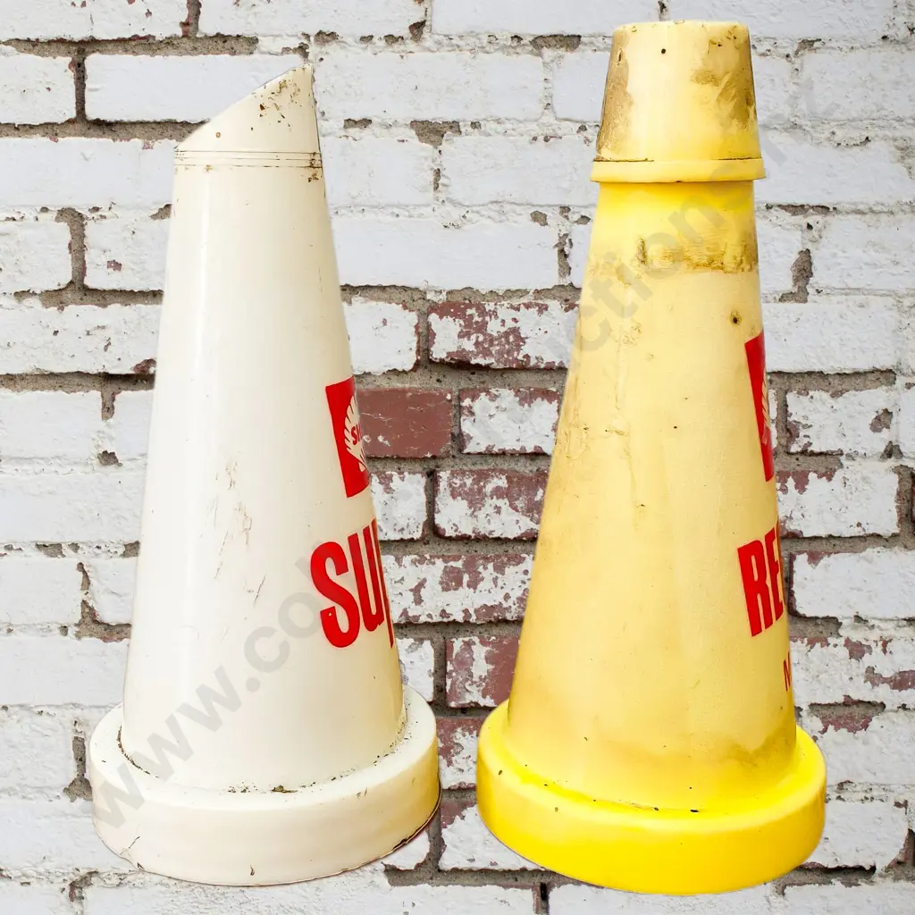 Shell Plastic Oil Bottle Tops x 2 Image 1++
