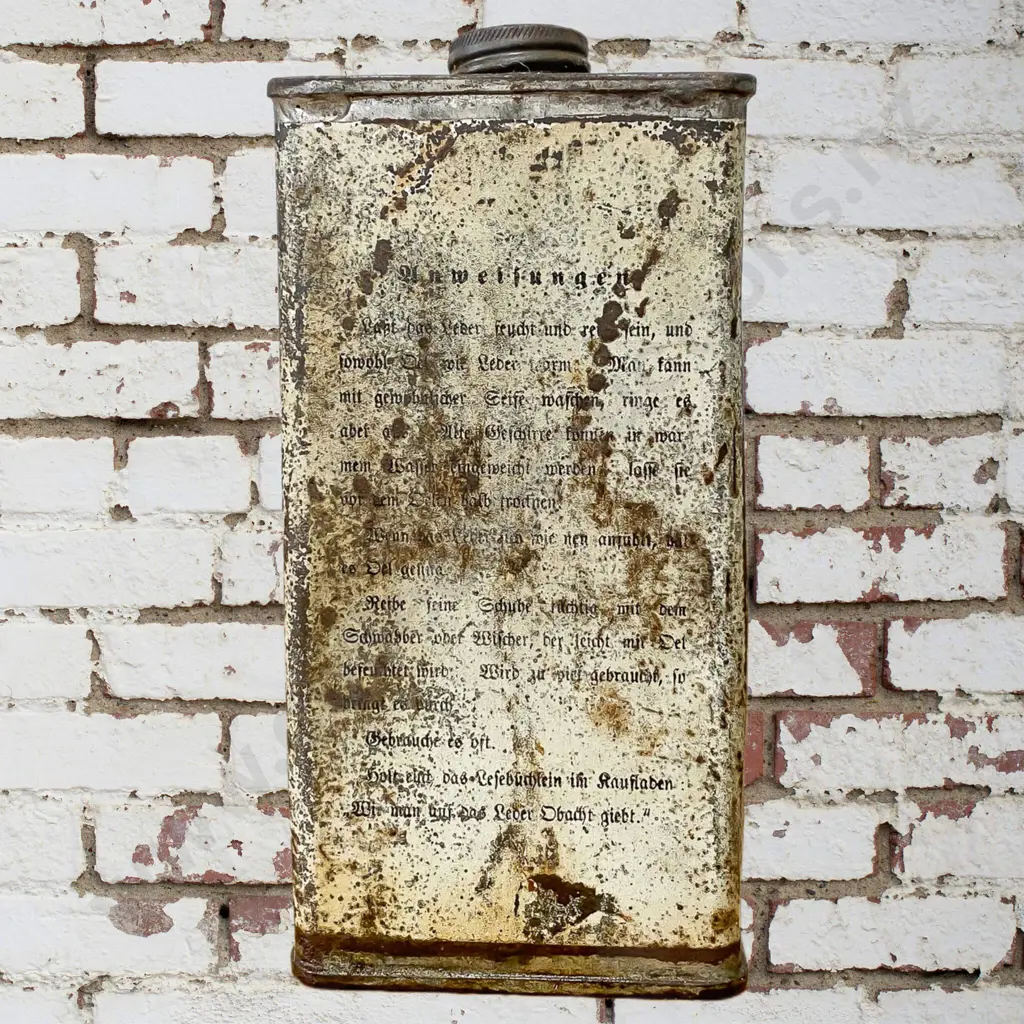 EARLY Vacuum Harness Oil Tin Image 1++