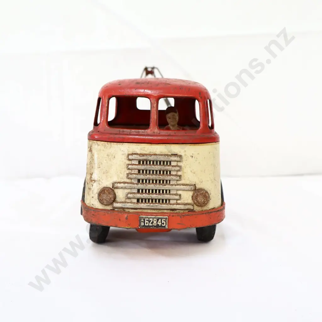German Arnold DAF Tin Plate Toy Tow Truck Image 1++