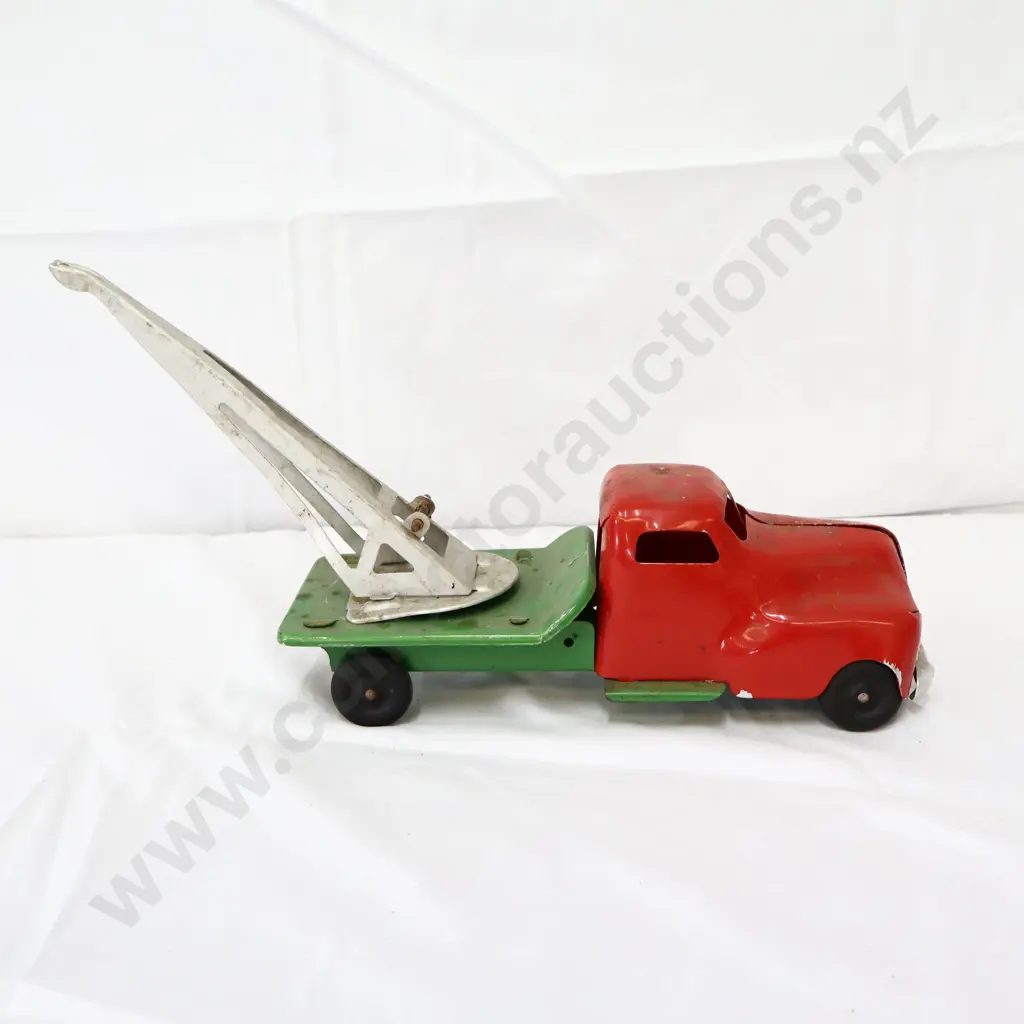 Tin Plate Toy Tow Truck Red/Green Image 1++