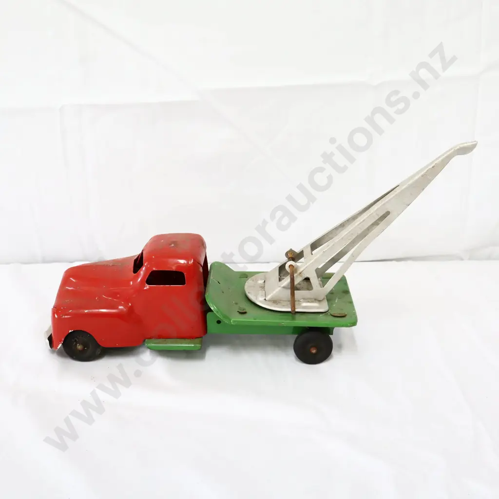 Tin Plate Toy Tow Truck Red/Green Image 1++