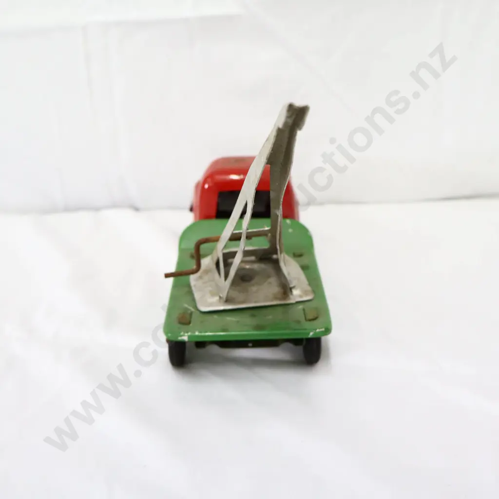 Tin Plate Toy Tow Truck Red/Green Image 1++