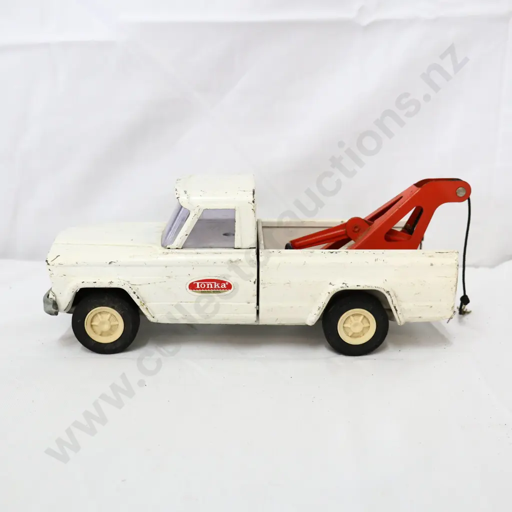 Tonka NZ Made Jeep Tow Truck Image 1++