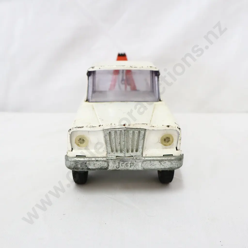 Tonka NZ Made Jeep Tow Truck Image 1++