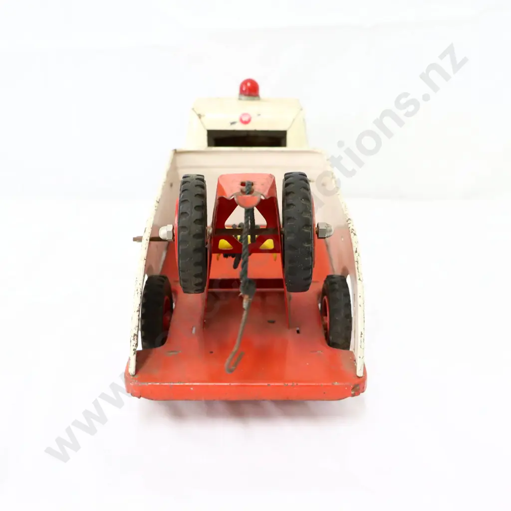 Wyandotte Radio Dispatched  Tin Plate Toy Tow Truck Image 1++