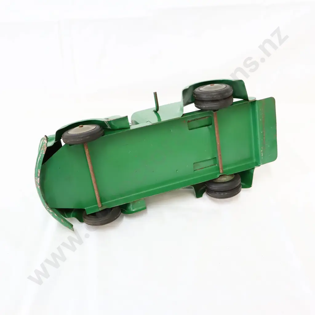 Richmond Scale Model Toys Canada Pressed Steel Tow Truck Image 1++