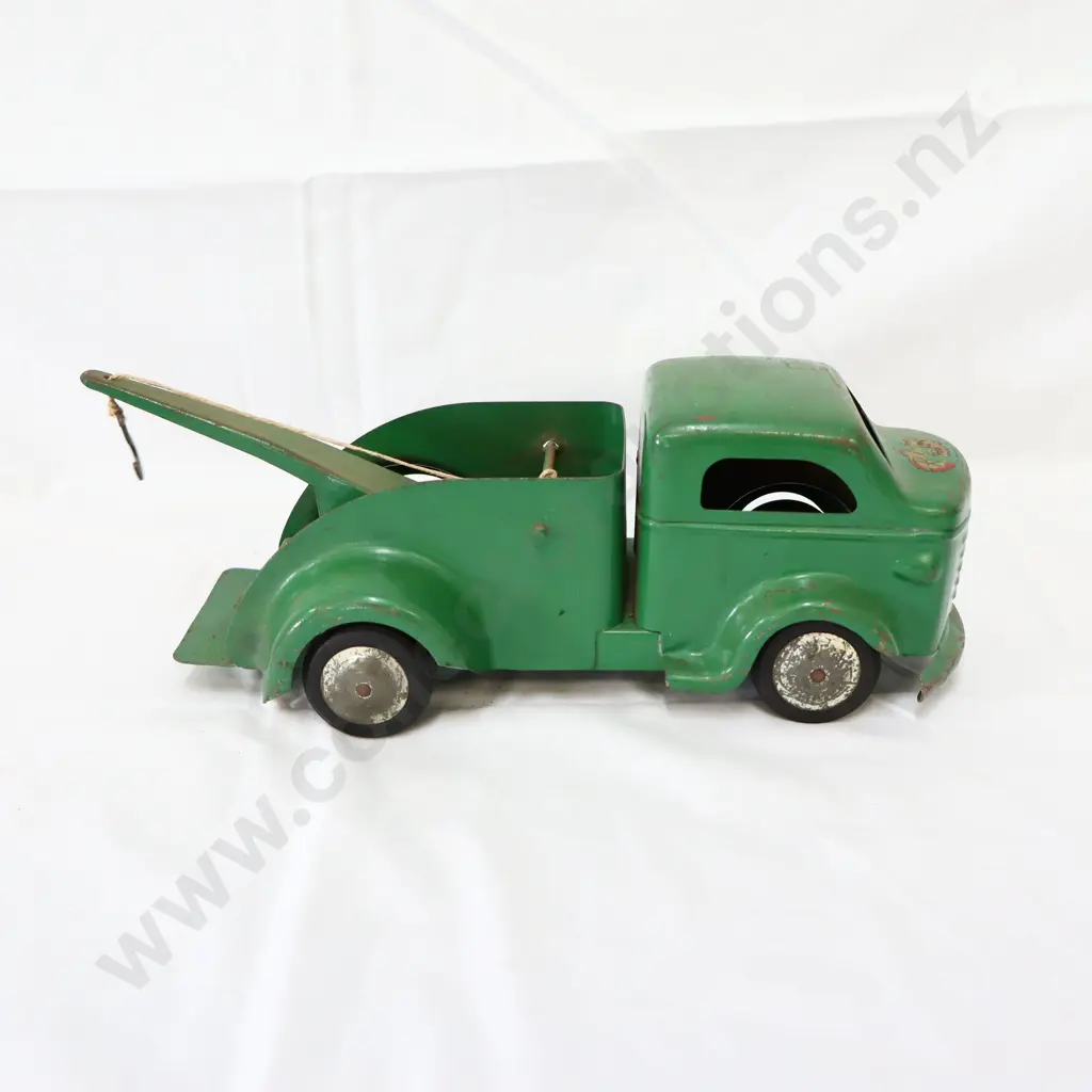 Richmond Scale Model Toys Canada Pressed Steel Tow Truck Image 1++