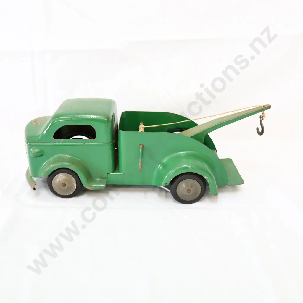 Richmond Scale Model Toys Canada Pressed Steel Tow Truck Image 1++