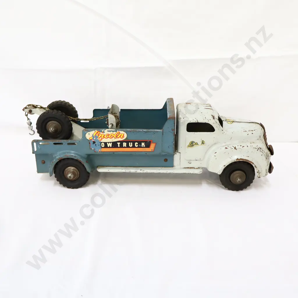 Lincoln Toys Canada Pressed Steel Tow Truck Image 1++