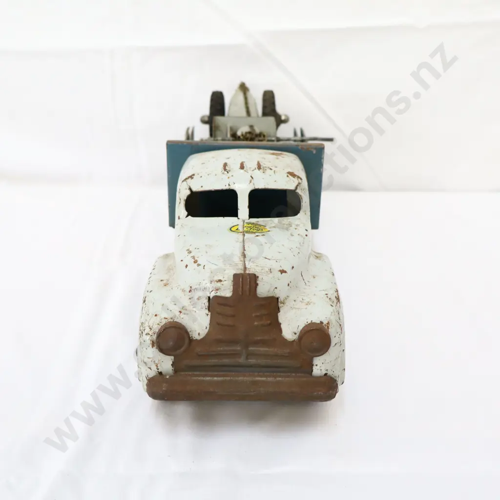 Lincoln Toys Canada Pressed Steel Tow Truck Image 1++