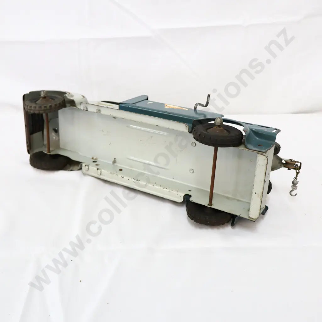 Lincoln Toys Canada Pressed Steel Tow Truck Image 1++