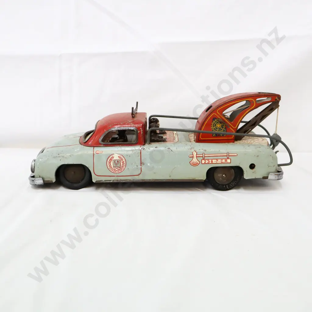 French Tin Plate Toy Tow Truck Image 1++