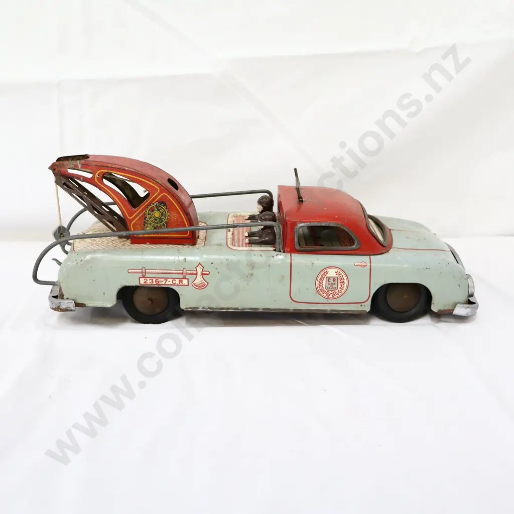 French Tin Plate Toy Tow Truck Image 1++
