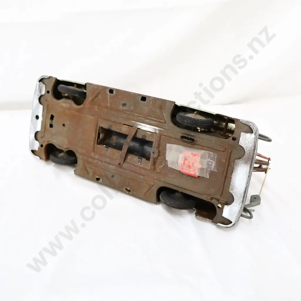 French Tin Plate Toy Tow Truck Image 1++
