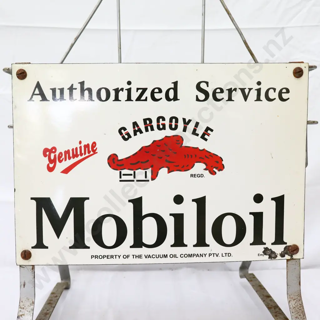 REPRODUCTION Mobil Oil 8 Bottle Bottle Rack Image 1++