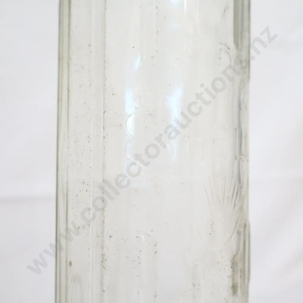 Shell Quart Oil Bottle Image 1++