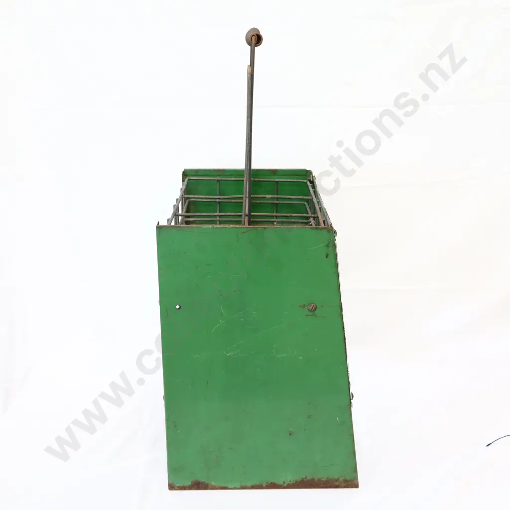 Castrol Bottle Rack with 6 Bottle Basket Image 1++
