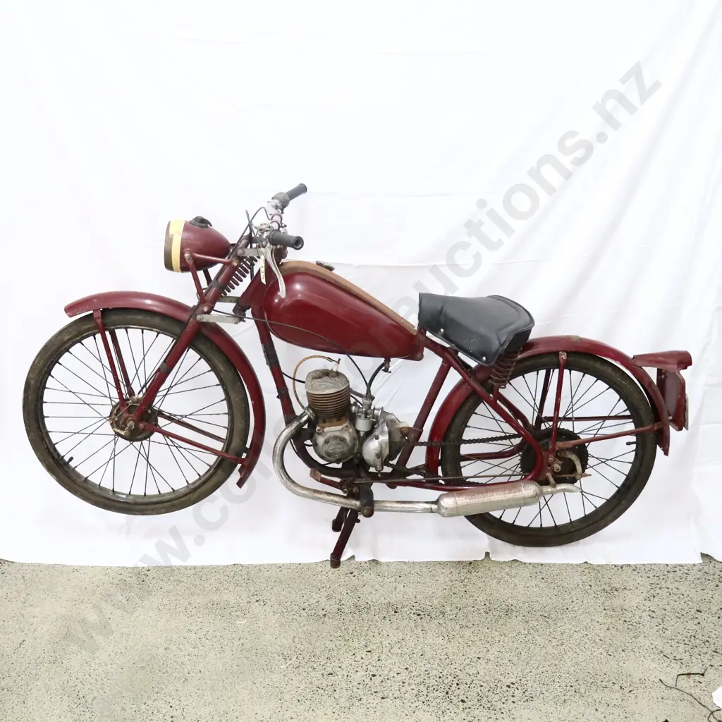 RUNNING - James Motorcycle 1950s Image 1++