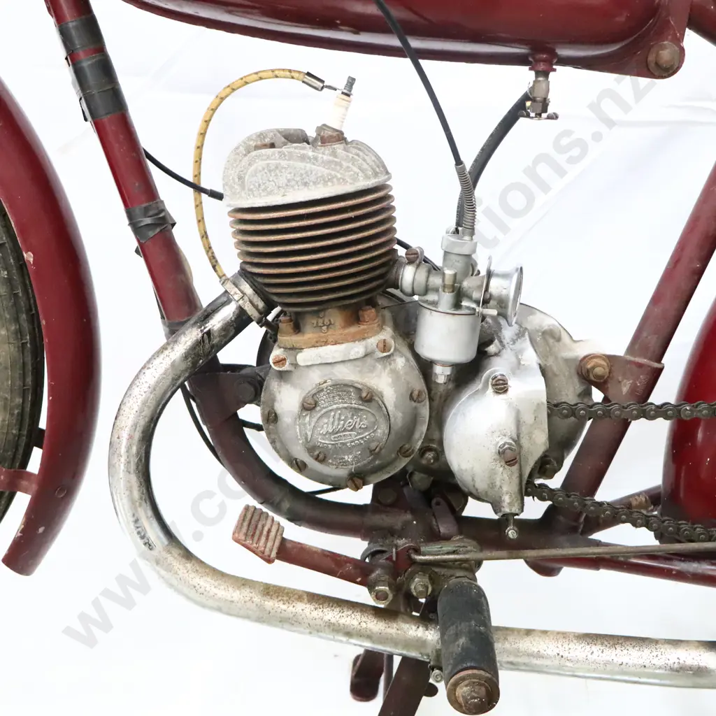 RUNNING - James Motorcycle 1950s Image 1++