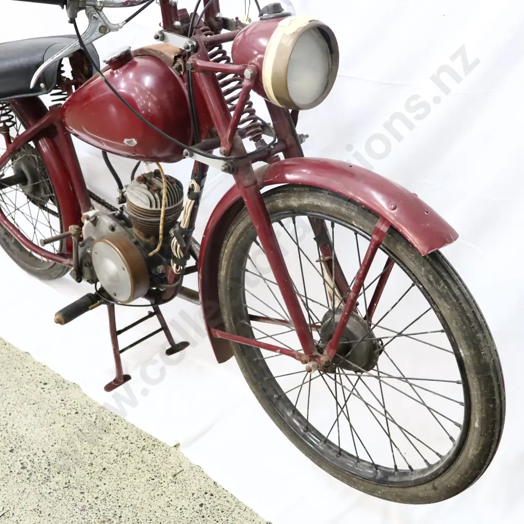 RUNNING - James Motorcycle 1950s Image 1++