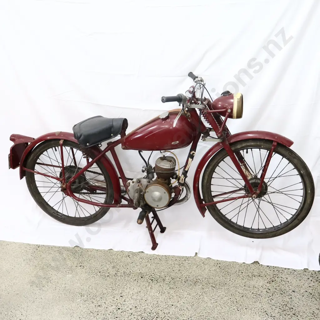 RUNNING - James Motorcycle 1950s Image 1++