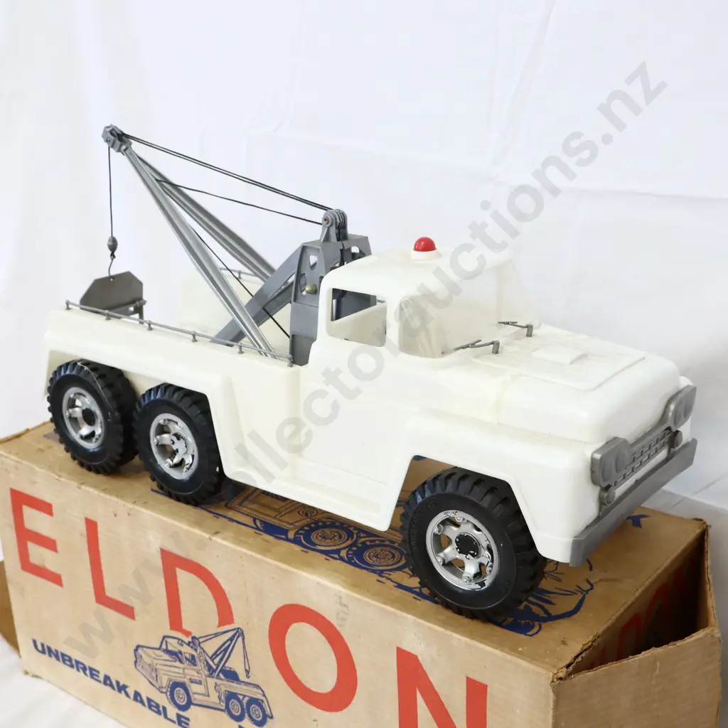 BOXED LARGE Eldon Plastic Tow Truck Image 1++