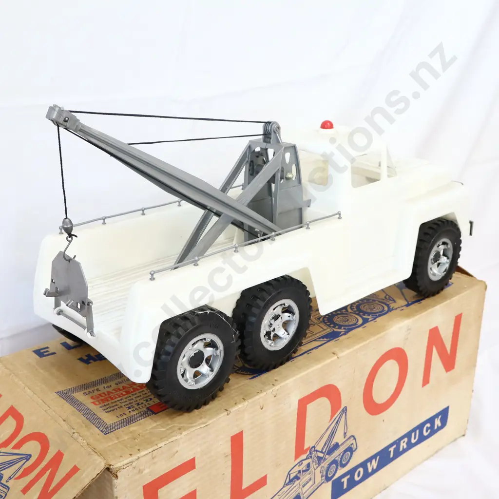 BOXED LARGE Eldon Plastic Tow Truck Image 1++