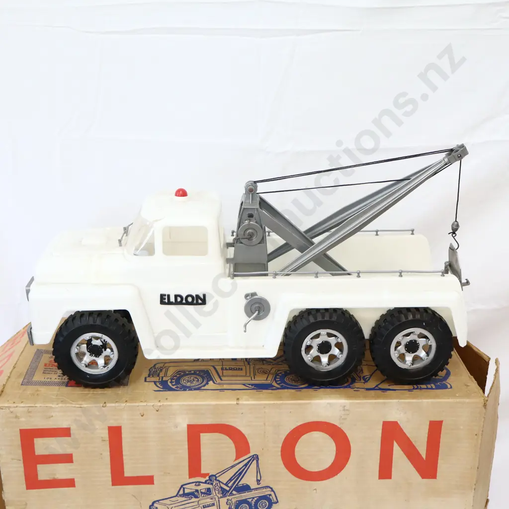 BOXED LARGE Eldon Plastic Tow Truck Image 1++
