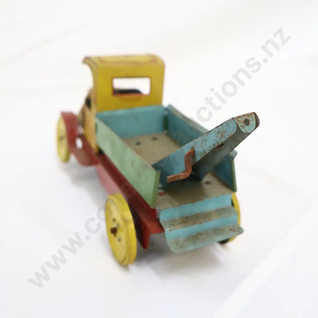 J Chein And Co Tinplate Toy Tow Truck 1930s. Image 1++